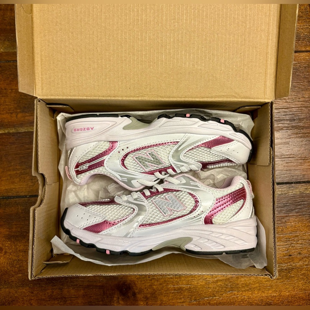 Brand new SIZE 1 Youth Girls' Little Kids' New Balance 530 Casual Shoes - Picture 2 of 9